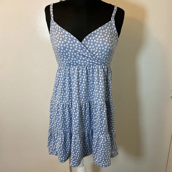 10. Hollister Blue and White Floral Sleeveless Mini Dress Size Small - Picture 2 of 9
